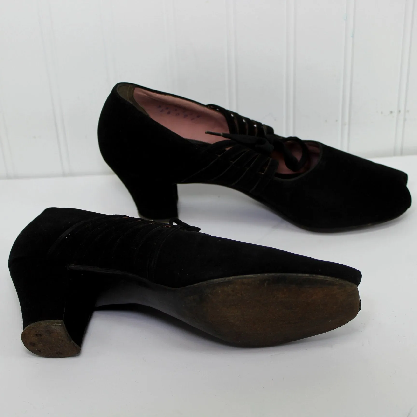 Dickerson 1940s Black Suede Tie Shoes 8 1/2 A Rockley Strom Co