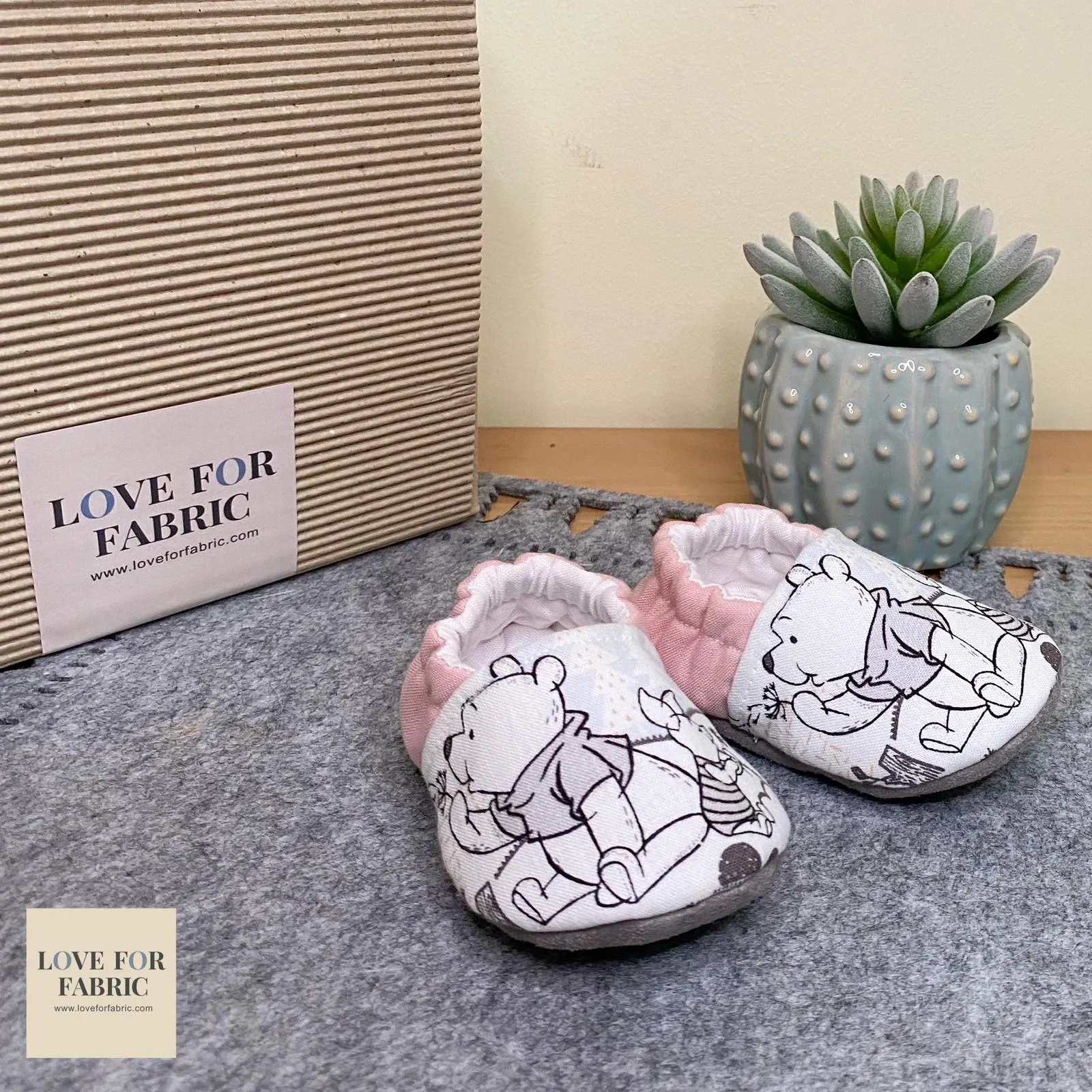 Look! No buttons! shoes series, Design B-1