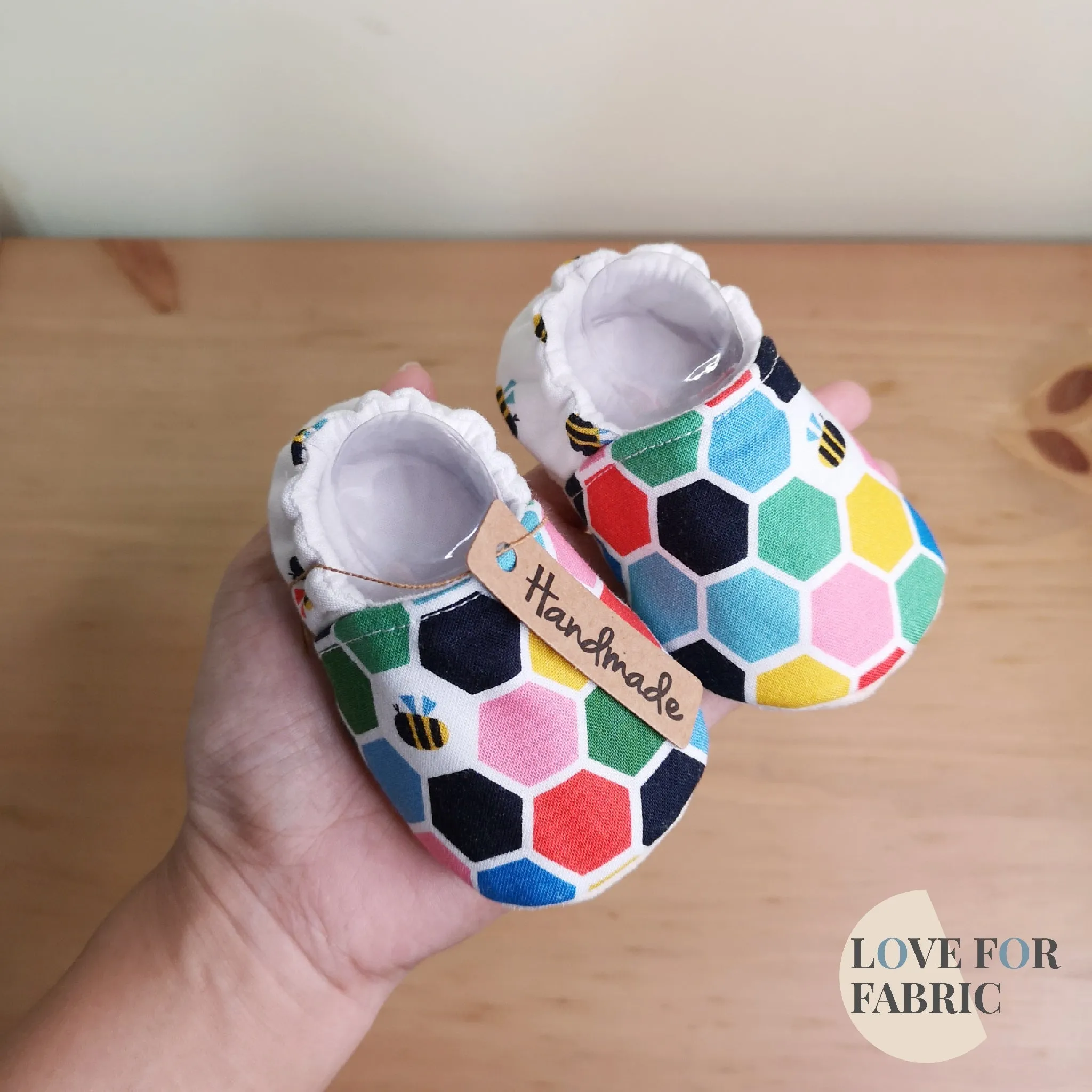 Look! No buttons! shoes series, Design B-1